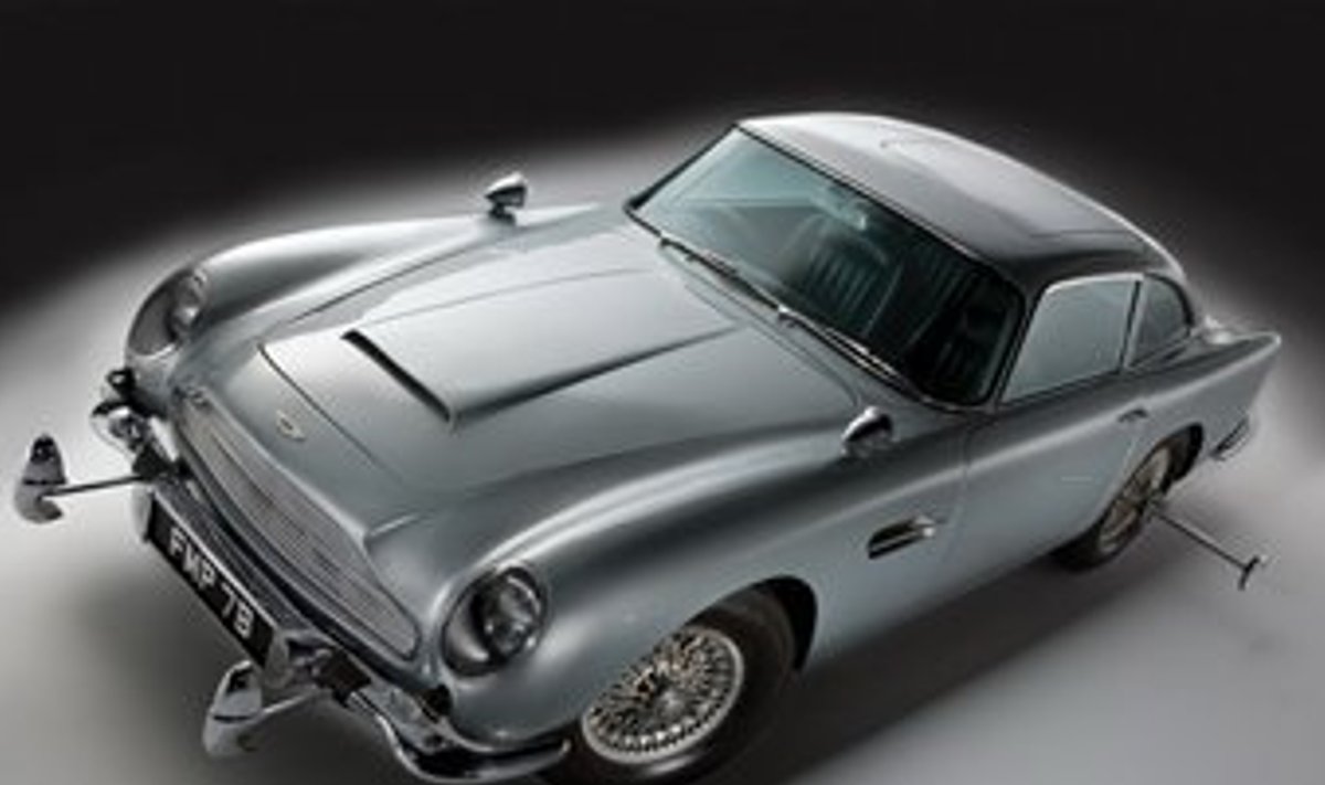 James Bondi Aston Martin. 