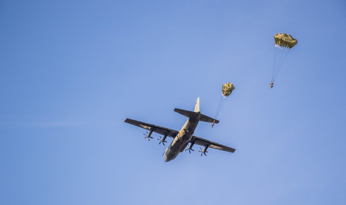 Õppuse Tractable raames maandunud langevarjurid olid pärit Ühendkuningriigi 16. õhudessandi brigaadist (foto: Karri Kaas / ajakiri Kaitse kodu!)