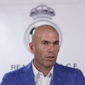 AMETLIK: Madridi Real vallandas Benitezi ja palkas Zinedine Zidane`i!