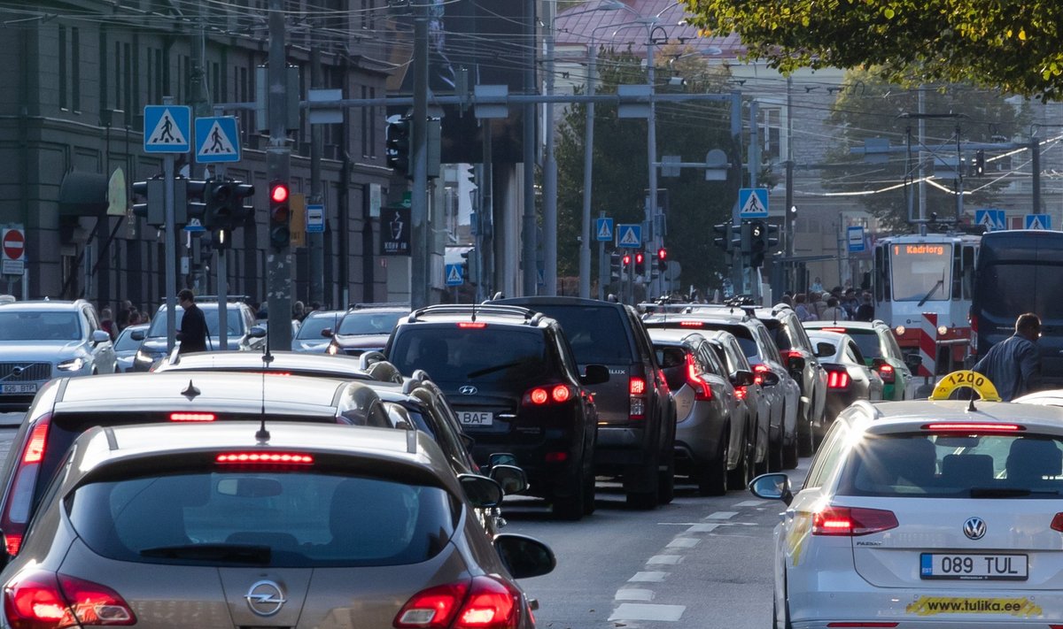 Fossiilkütustel töötavad autod kaovad tosina aasta pärast Euroopa Liidus müügilt.