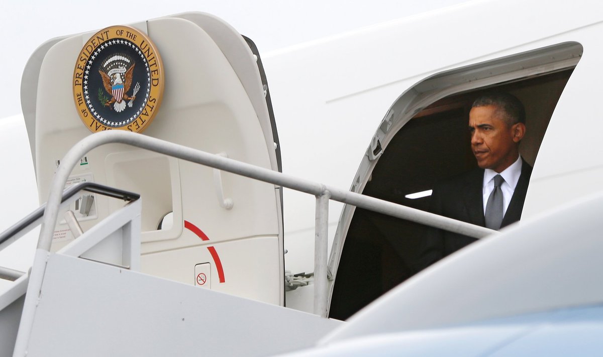 Obama arrives aboard Air Force One at Westchester County Airport in White Plains, New York