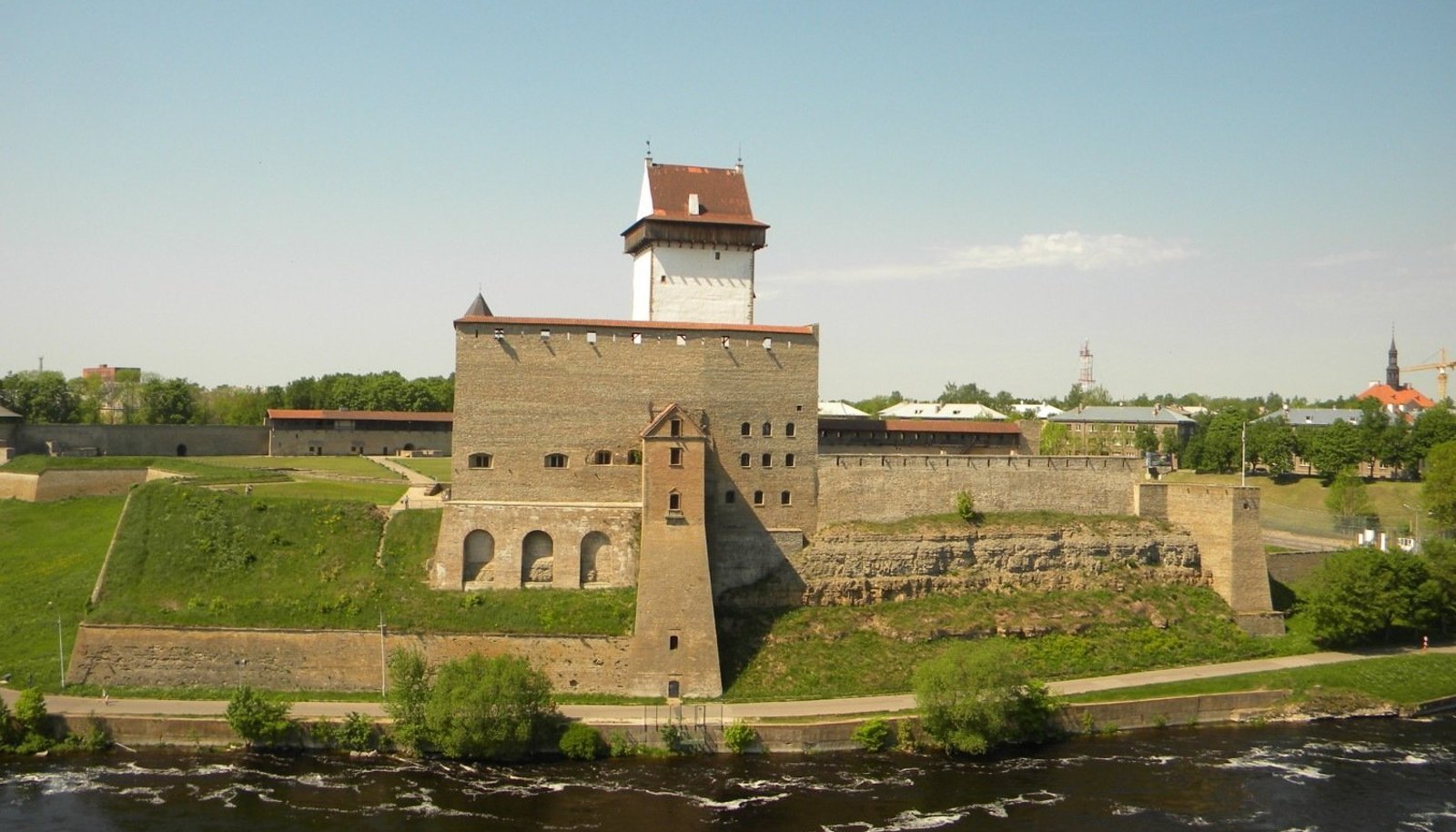 Нарвский замок башня Германа