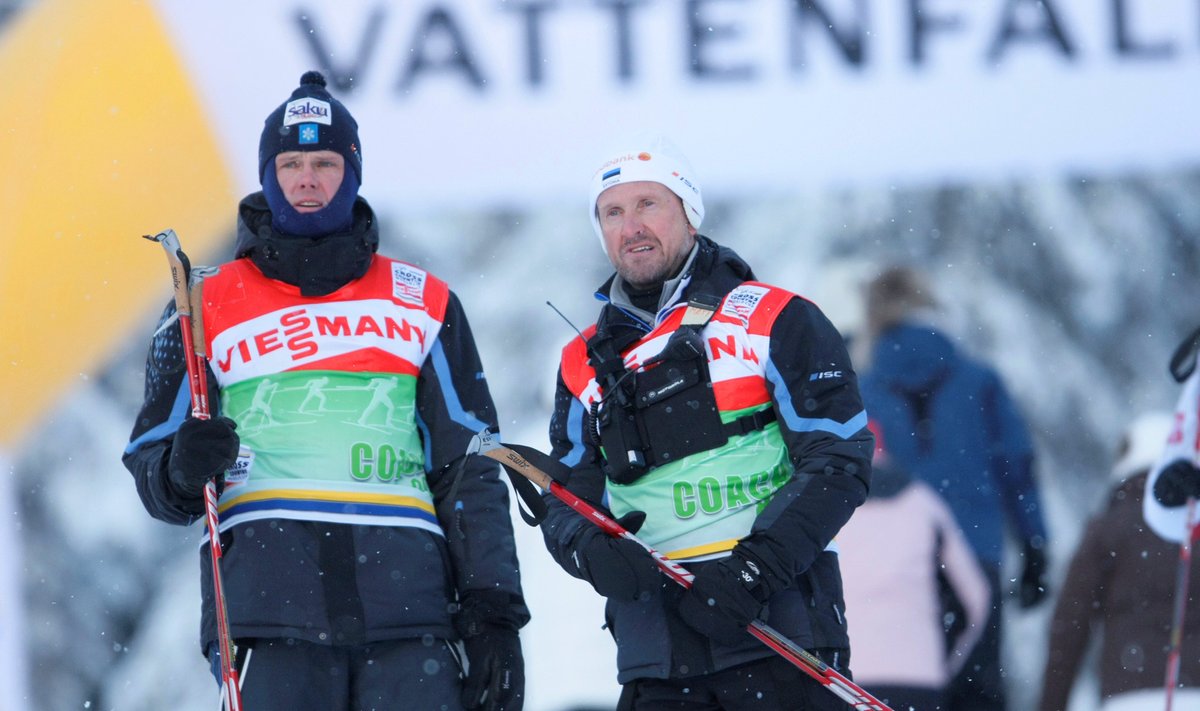 VANAD SÕBRAD: Suusakoondise arst Tarvo Kiudma ja peatreener Mati Alaver 2010 Soomes Kuusamos maailmakarika etapil.