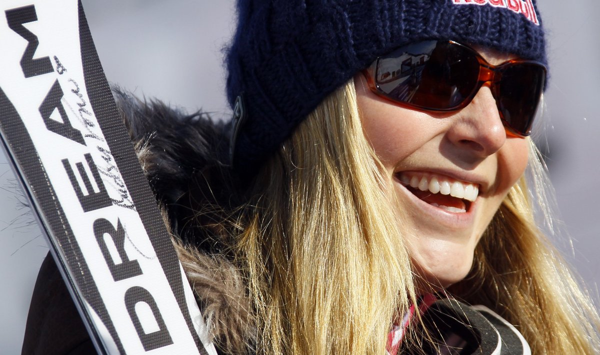 Lindsey Vonn from the U.S. reacts after winning the women's World Cup super-g race in the Swiss mountain resort of St. Moritz January 31, 2010. REUTERS/ Dominic Ebenbichler (SWITZERLAND - Tags: SPORT SKIING IMAGES OF THE DAY)