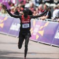 31-aastane keenialane parandas maratonijooksus maailmarekordit!