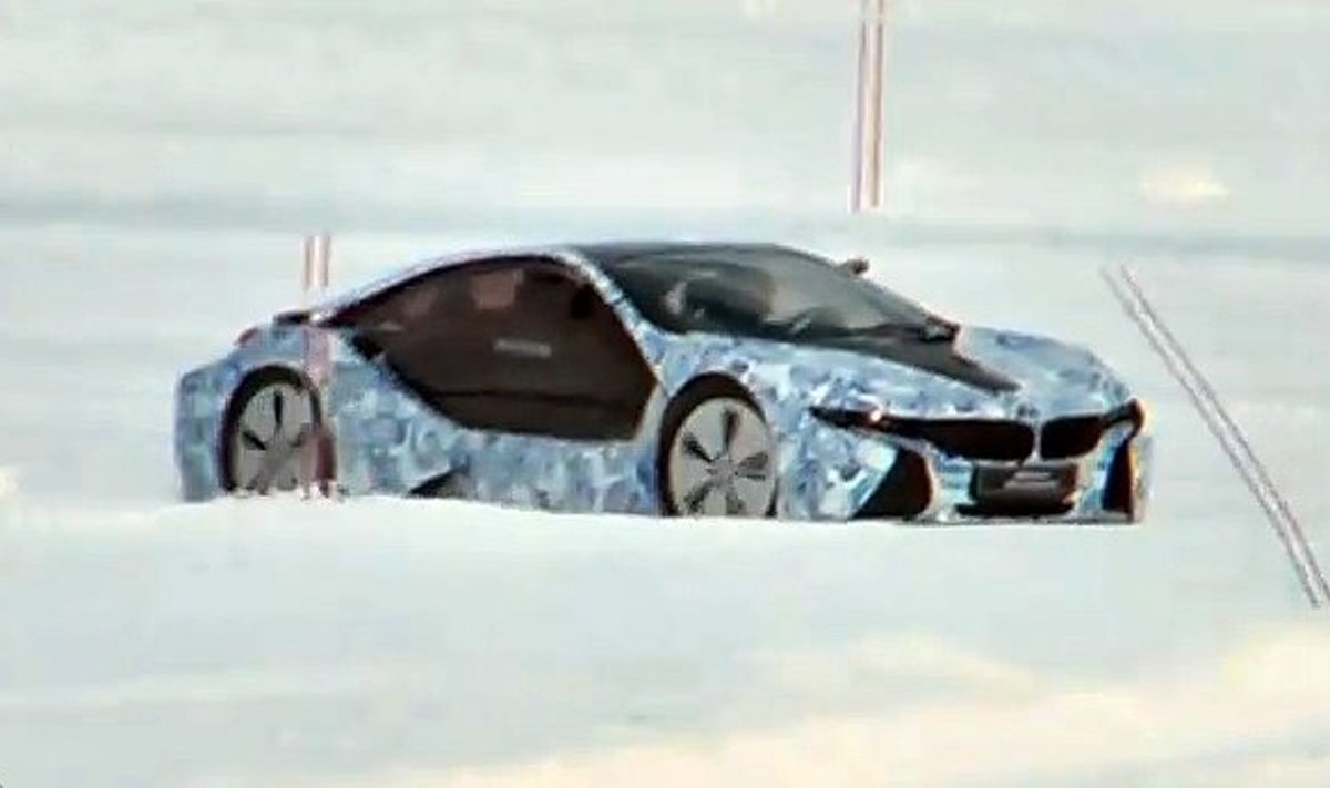 BMW i8 Skandinaavias talveteste läbimas
