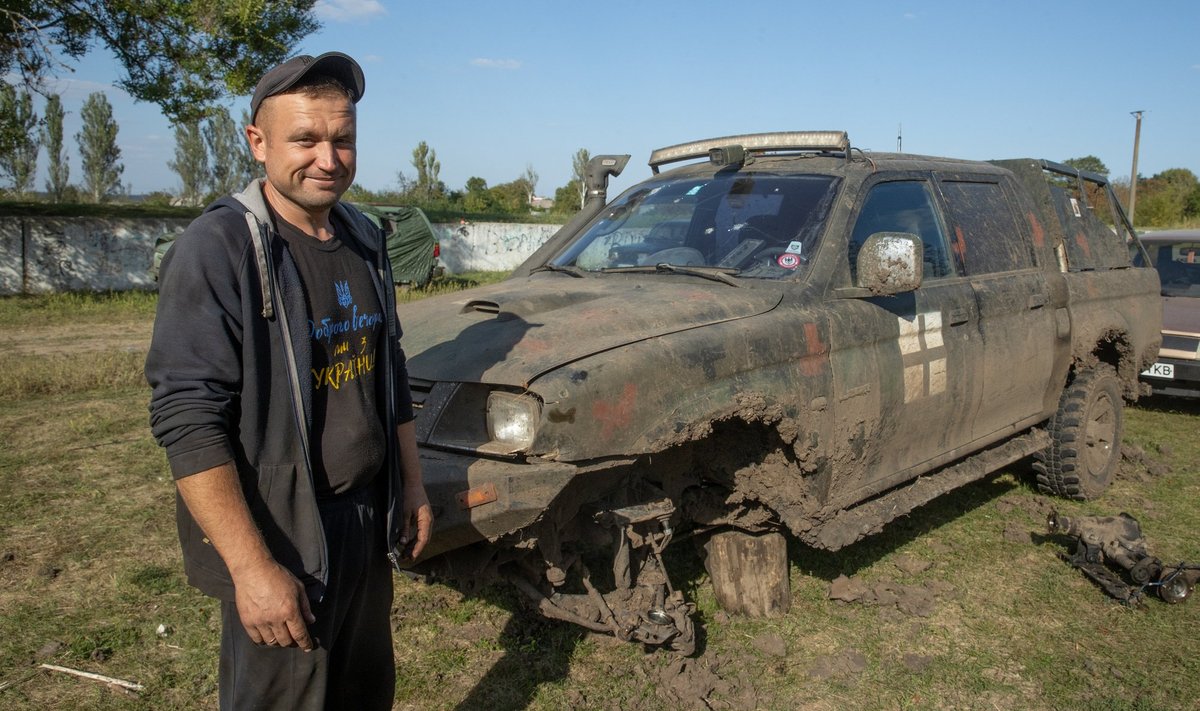 Sõjaväe maasturite remonditöökoda Ukrainas