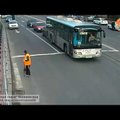 VIDEO: "Turvaline" Kaliningrad: vaata ette, et sa tagurdava bussi alla ei jää