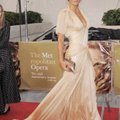 FOTOD: Versace sõnul maailma parima kehaga modell näitab, et ka 44-aastaselt võib paljalt poseerida