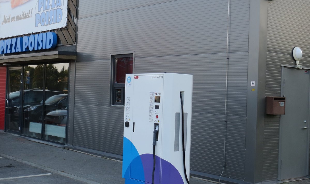В 2012 году компания ABB установила первое в Эстонии быстрое зарядное устройство постоянного тока для электромобилей в инновационном центре Ülemiste Technopolis в Таллинне.