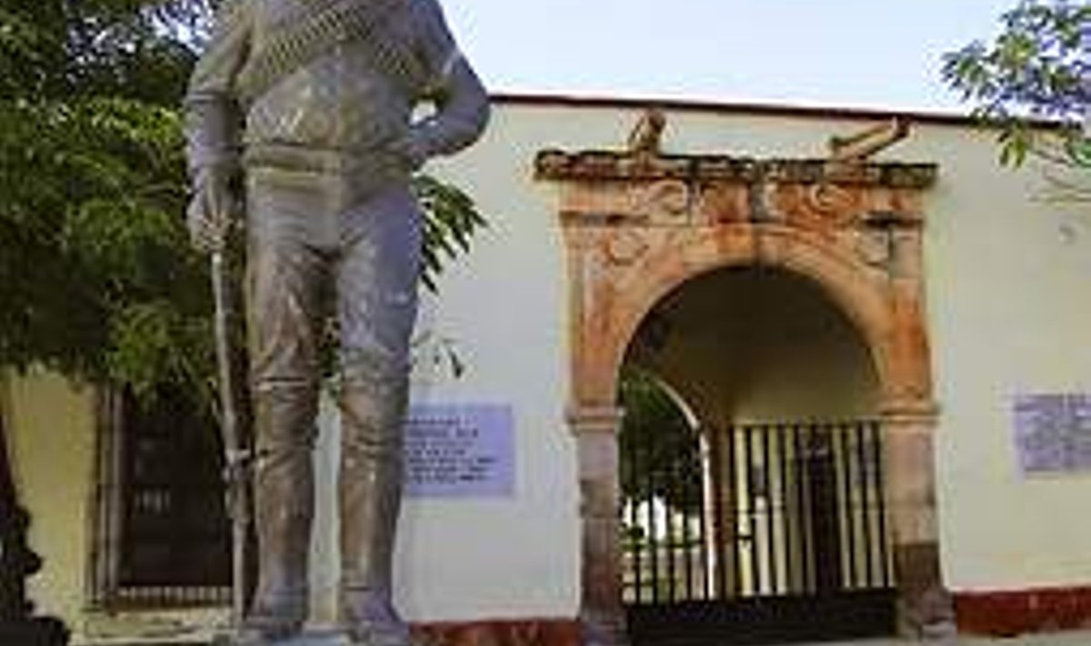 Valvab Canutillo muuseumI peasissekäiku: Pancho Villa kuju. fotod Toomas Mikkor