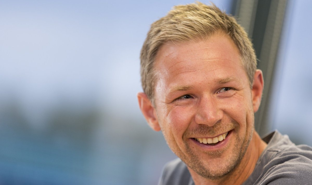 Eesti peatreener Magnus Pehrsson saab homme mõõtu võtta sünnimaa koondisega.