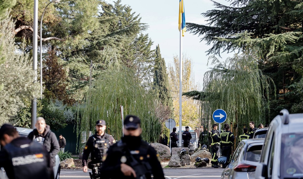 У посольства Украины в Мадриде