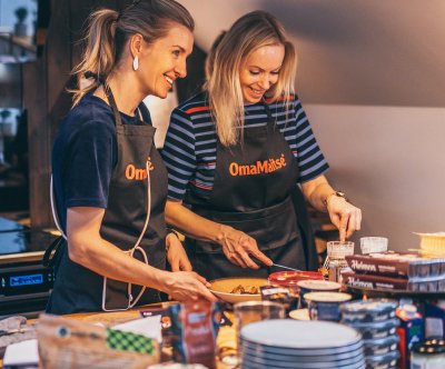 Kes ütleb, et elu peab õiglane olema? Sel ajal, kui testitiim meeliskles heade maitsete käes, valmistas tubli tugigrupp köögis juba järgmist kategooriavooru ette. Foto: Kadri Valsberg