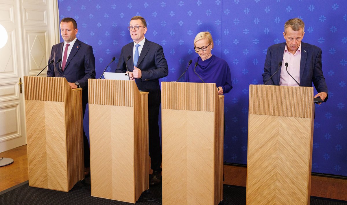 OTSUSTAJAD: Kolme valitsuserakonna liidrid (vasakult) Lauri Läänemets (SDE), Kristen Michal (RE), Kristina Kallas (Eesti 200) ja rahandusminister Jürgen Ligi (RE).