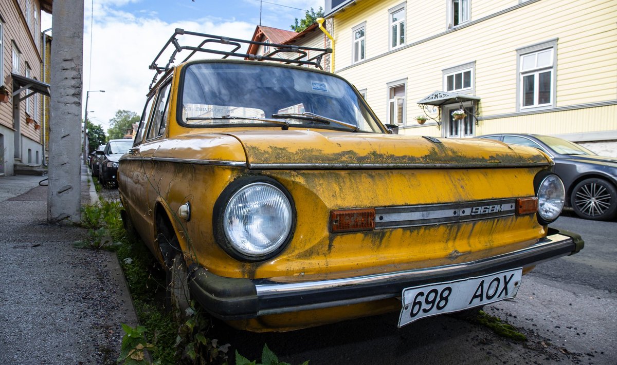 Romuauto Tallinna tänaval 2022. aasta suvel.