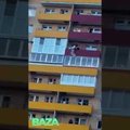 ВИДЕО: В Иркутске спасатель поймал девушку, прыгнувшую с балкона высотки