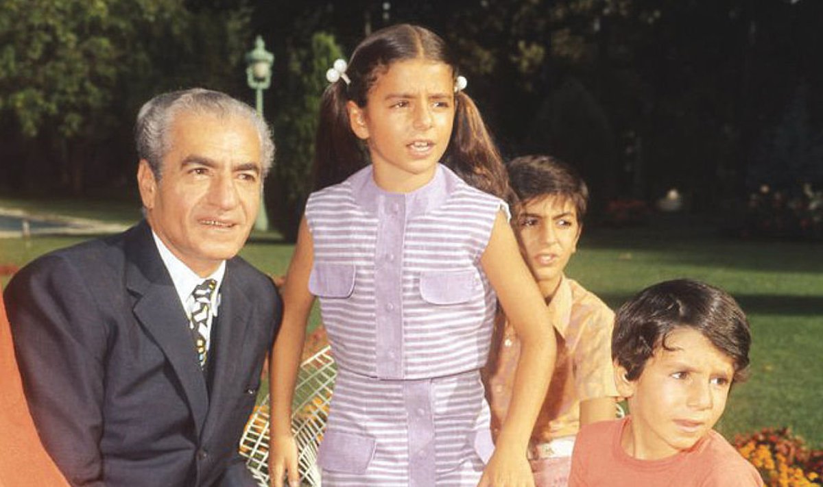 Iraani šahh Mohammad Reza Pahlavi oma kolme lapsega. (Foto: Wikimedia Commons)