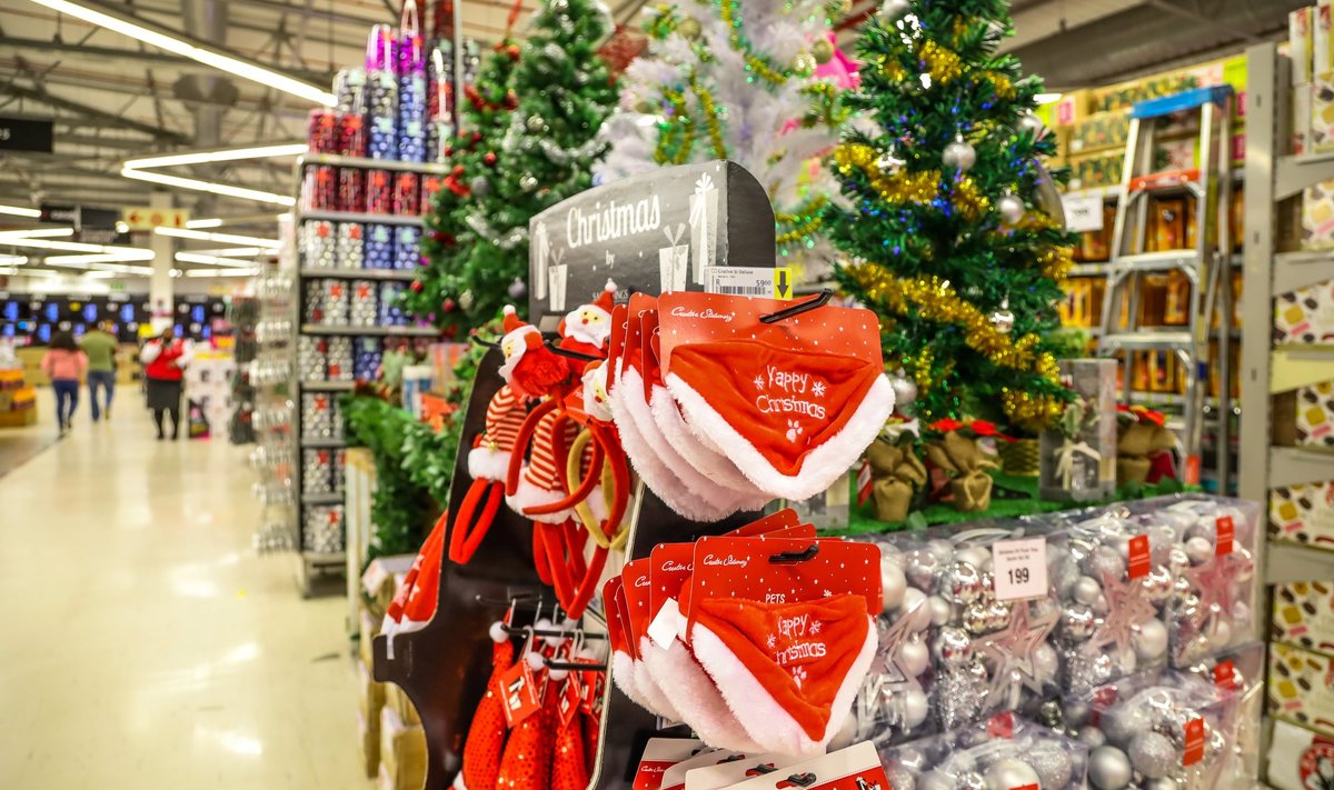 Jaekettides üle maailma pannakse jõulutooted müüki juba oktoobri lõpus ja novembri alguses. Eesti toidupoed on hakanud sama tegema.