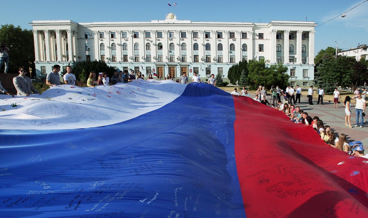День российского флага в Симферополе, Крым. 22 августа 2014.