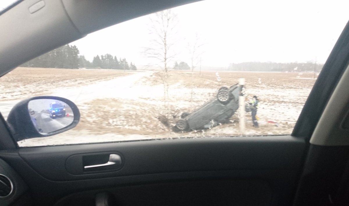 Õnnetus Tallinna-Pärnu maanteel