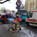 ФОТО | В центре Таллинна на Пярну маантеэ столкнулись легковушка и автобус, пострадали пешеходы