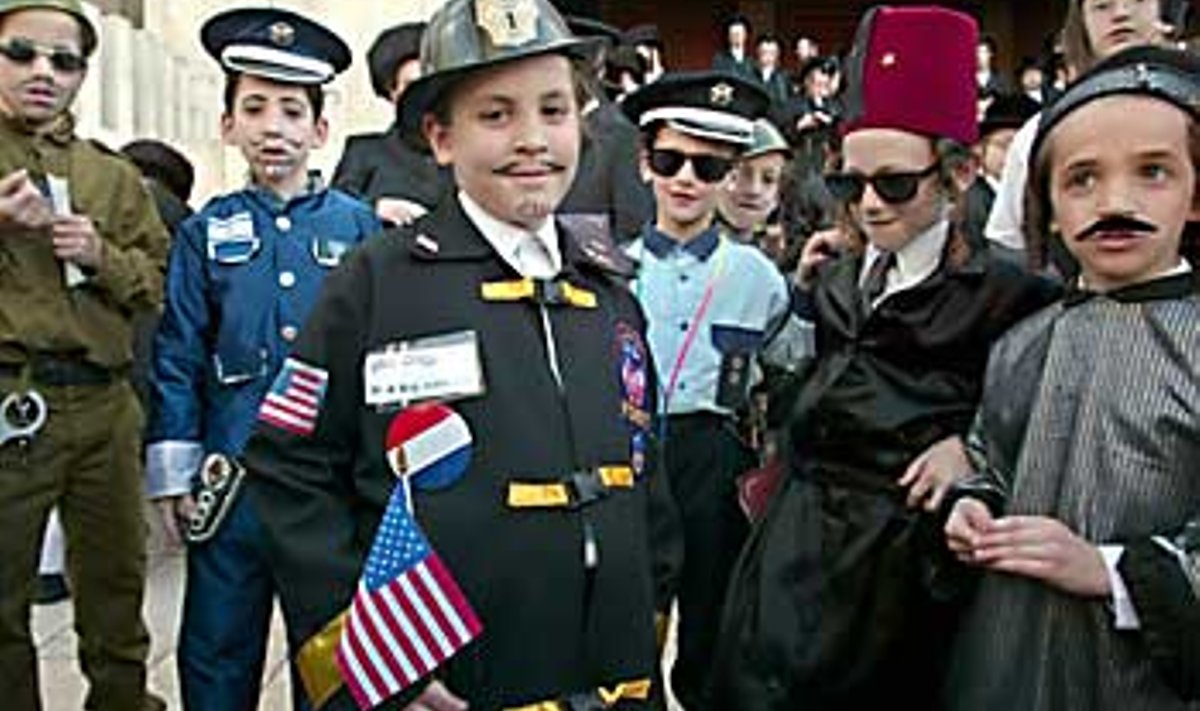 KÕIK SÕBRALIKULT KOOS: Ortodoksse juudi kogukonna lapsed mängivad rahvaste Paabelit. Põrkumine karmi reaalsusega seisab neil veel ees. ALL OVER PRESS BALTIC