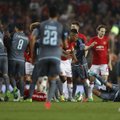 VIDEO: Manchester Unitedi Euroopa liiga mängus läks madinaks, kaks meest said punase kaardi