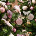 Рождественские тренды: от спокойного минимализма до экзотического райского леса