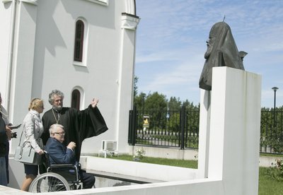 Edgar Savisaar ja Maria Jufereva Lasnamäe kirikus
