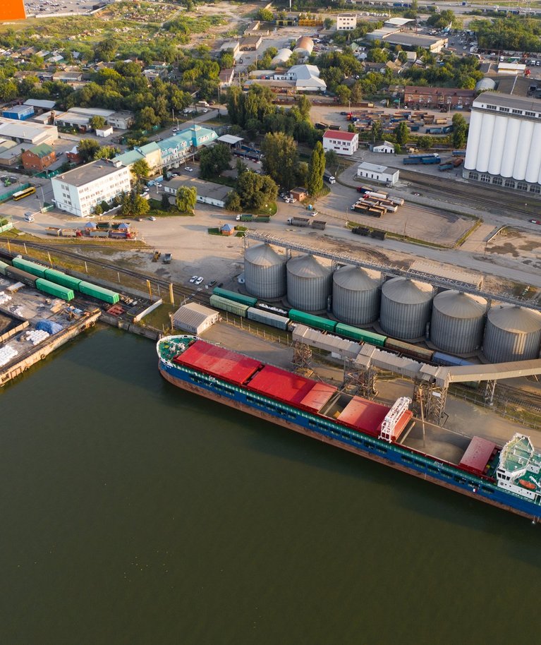 Venemaale ei meeldi, et nisu hind on nõnda madal. Samal ajal turul nende võim kasvab. Fotol laaditakse vilja laevale Lõuna-Venemaal Rostovis Doni ääres.