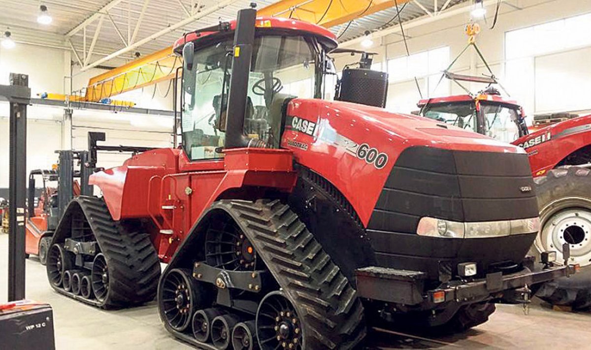     Nii suurt traktorit  on eesti  põllumehed siiani näinud vaid välis- näitustel.  Kevadel  hakkab see hiiglane  tööle Eesti põldudel.