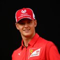 FOTOD | Schumacher kihutab vormel 1 sarjas Venemaa lipuvärvides autoga