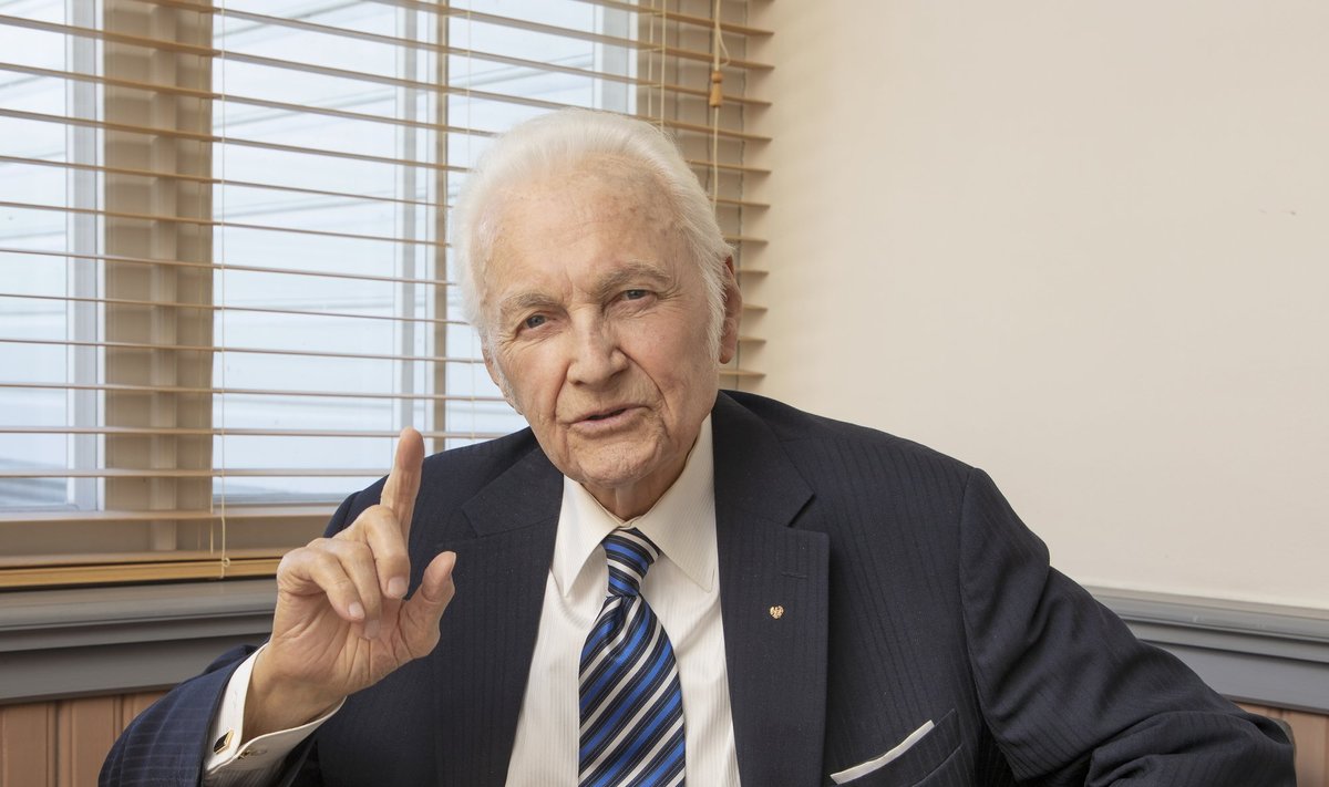 Arnold Rüütel tähistab järgmisel nädalal oma 95ndat sünnipäeva. Kohtusime presidendiga tema Kadrioru büroos, et kohvilaua taga mõtteid vahetada