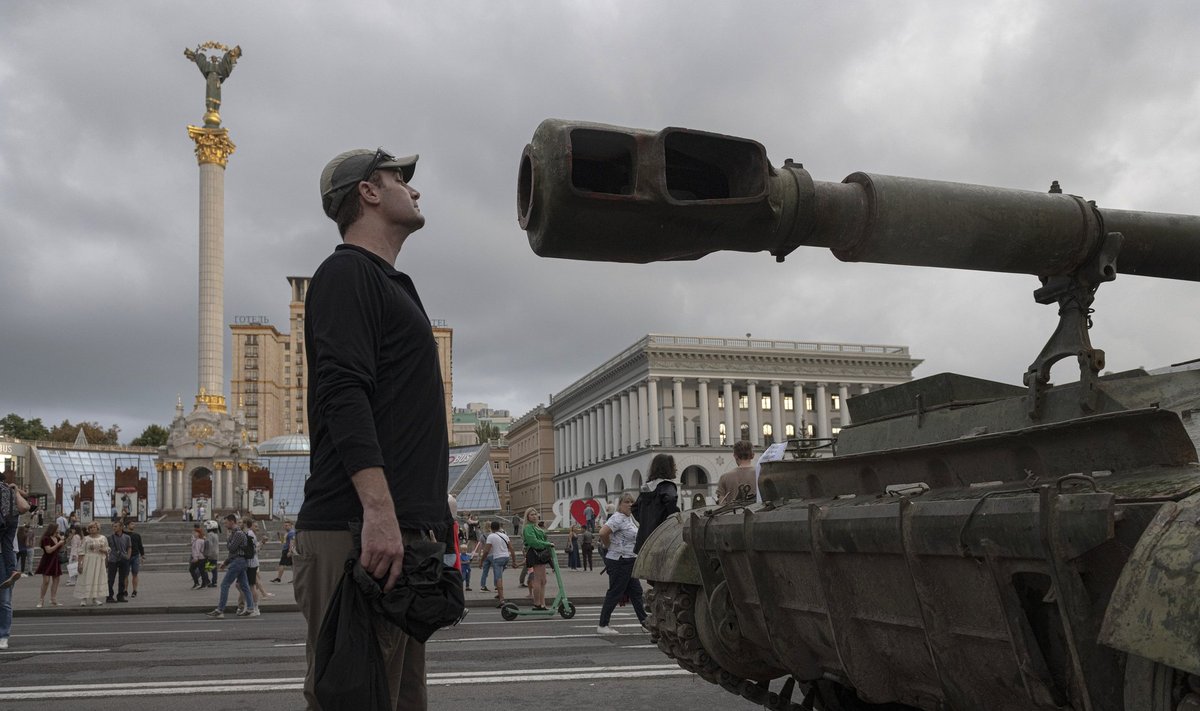Purustatud Vene sõjatehnika näitus Kiievis.