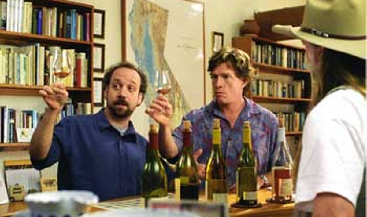 ENESEKESKNE SUHE VEINIDESSE: Wannabe-kirjanik Miles (Paul Giammatti, vasakul) eelistab hoolitsust ja tähelepanu vajavat kapriisset viinamarja ning usub, et peab läbipõrunud näitleja Jacki (Thomas Haden Church) elurammu pidurdama. FOX