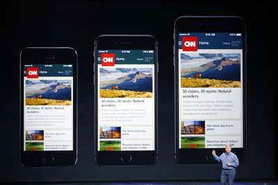 Foto: REUTERS (vasakult: iPhone 5s, 6, 6 Plus)