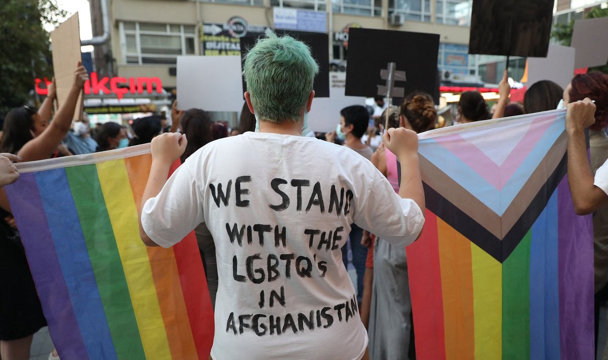 Afganistani LGBT+ kogukonna toetaja meeleavaldusel Türgis, Ankaras 25. augustil