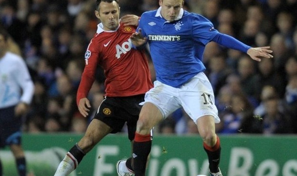 Manchester Unitedi Ryan Giggs (vasakul) ja Glasgow Rangersi Steven Naismith.