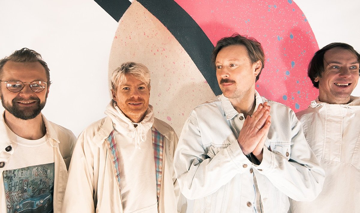 DJANGO DJANGO: hülgasid ego, astusid uude muusikalisse maailma.