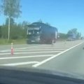 Tartumaal bussiõnnetusse sattunud karu pääses ehmatusega