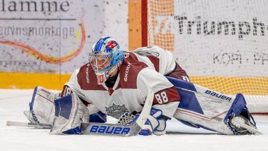 Клуб НХЛ подписал контракт с латвийским голкипером