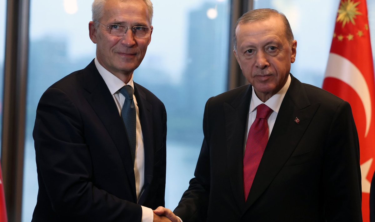 Türgi president Recep Tayyip Erdoğan ja NATO peasekretär Jens Stoltenberg enne ÜRO peaassamblee 78. istungjärku New Yorgis Türgi majas. 