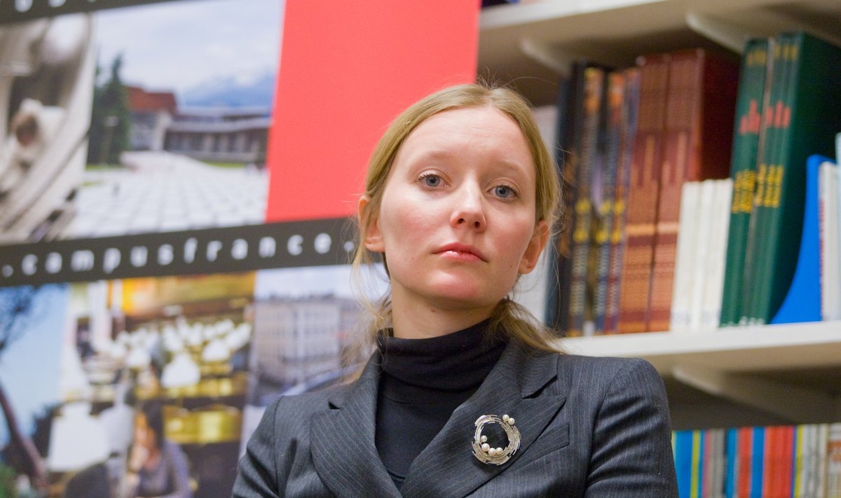 KIRJUTAB PRANTSUSE KEELES: Kümendast eluaastast Prantsusmaal elav Katrina Kalda aastal 2011. Eestis.