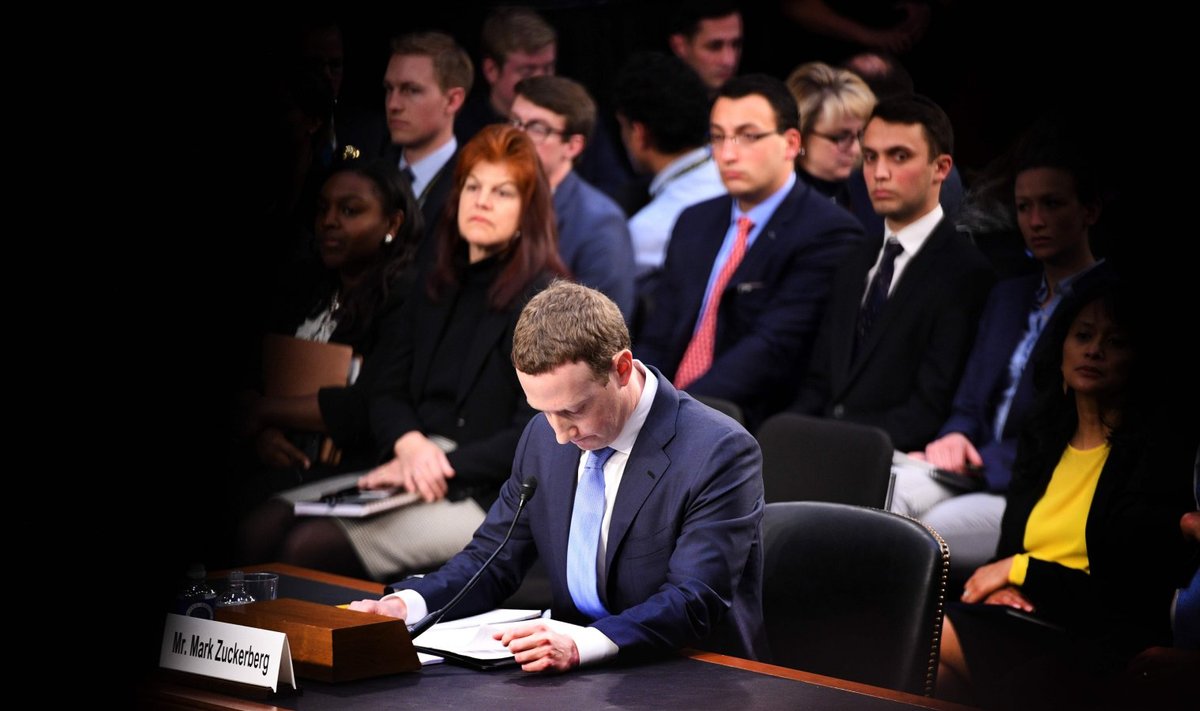 Mark Zuckerberg senatis