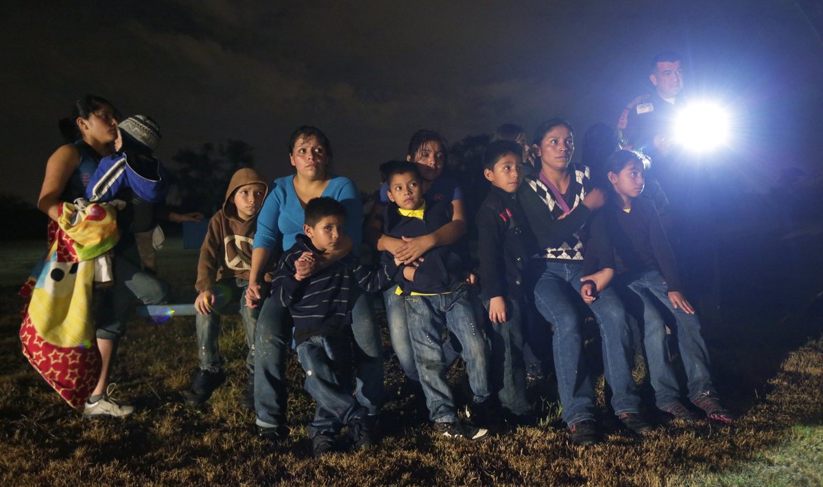 Rühm Hondurase ja El Salvadori põgenikke pärast Mehhiko–USA piiri ebaseaduslikku ületamist ja Texases kinnipidamist