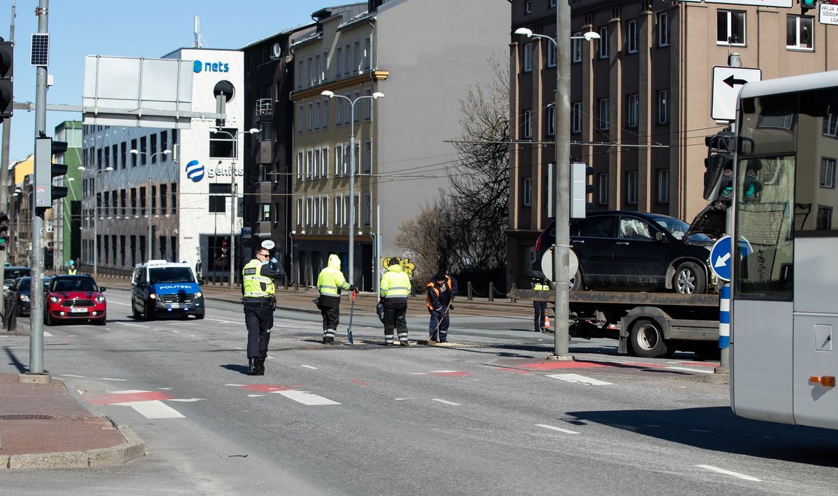 Tallinn, 17.04.2020. Avarii Tartu maantee ja Türnpu tänava ristmikul.