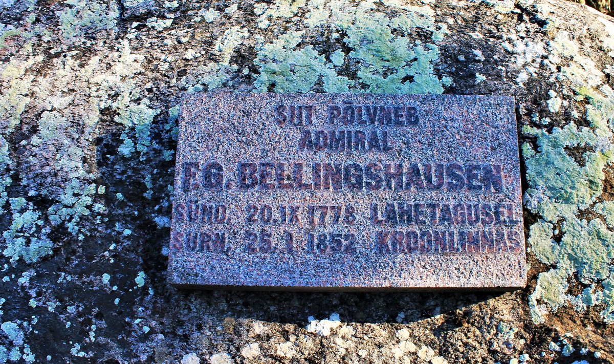 Lahetagusel on Bellingshauseni mälestuskivi, mis avati vastavalt 1968. aastal.