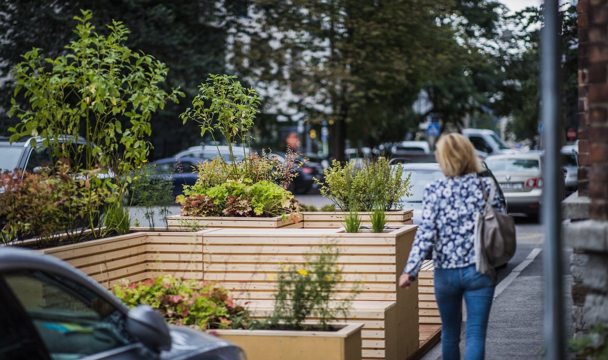 Tallinna esimene taskupark asub Sakala tn ja Pärnu mnt nurgal.