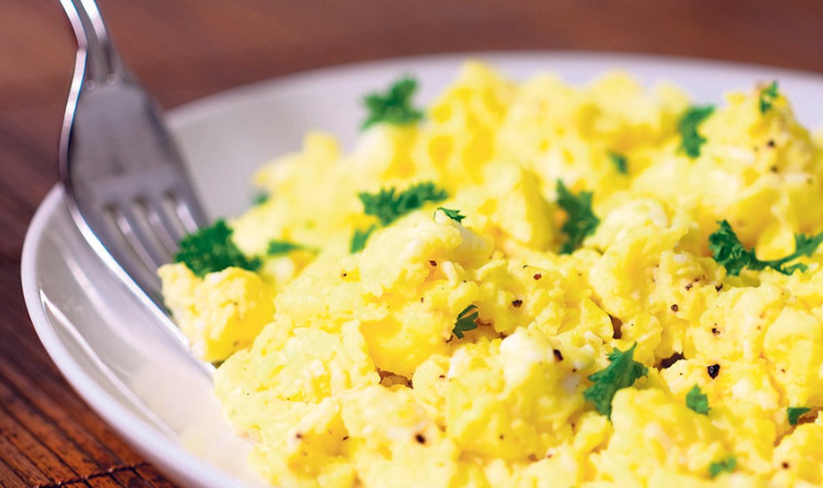 Hommikusöök annab päevale  hea alguse ja selleks sobib hästi omlett või munapuder.